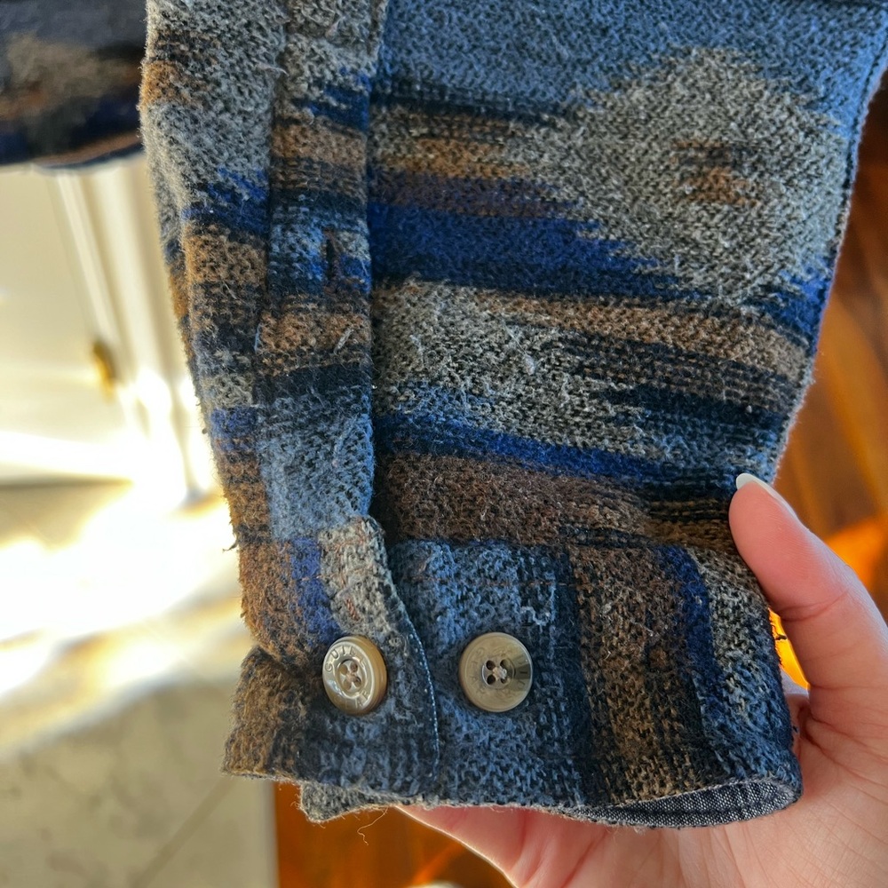 CLEARANCE Men’s L Guide Gear Blue & Gray Aztec Print Button Down Shirt Jacket - Picture 10 of 10